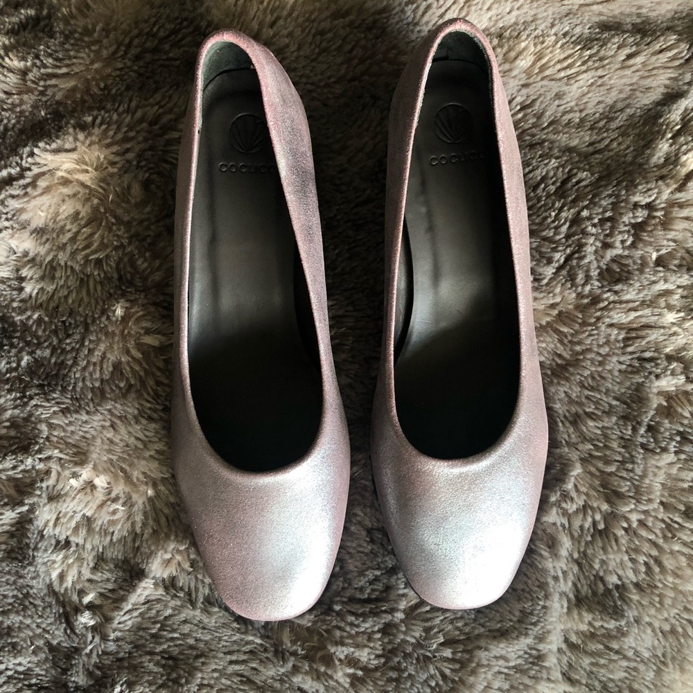 COCLICO Womens pumps size 38.5 size apx 8 metallic